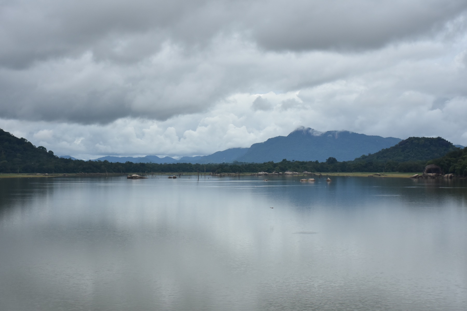 Reservoir scenery on the journey to Ekgal Oya in Ampara