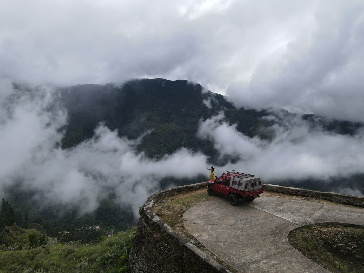 Highland estate road scenery on the Nanperial route towards Horton Plains
